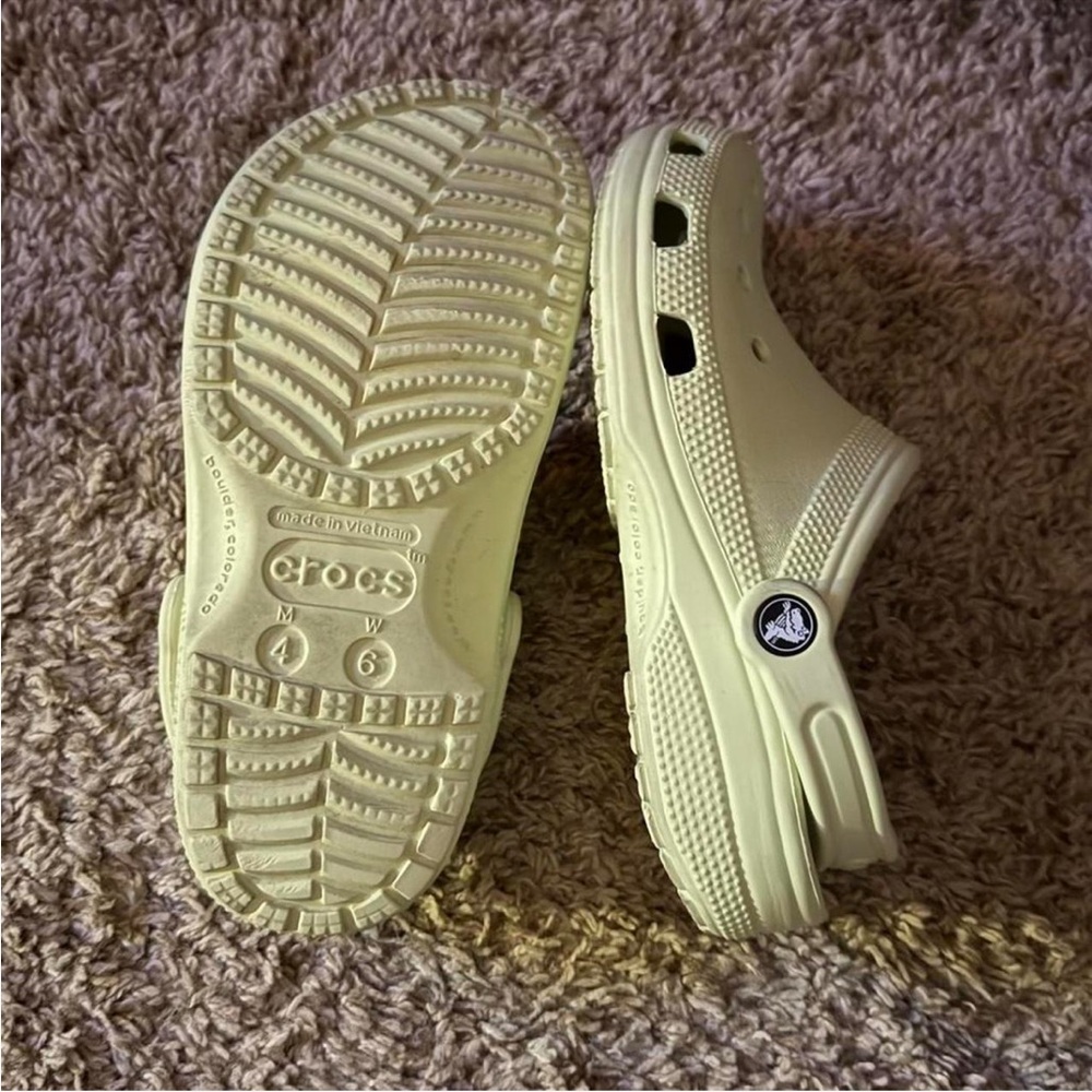 celery green classic crocs - Picture 4 of 5